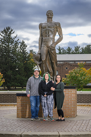 24MSU-SLE-Family-165